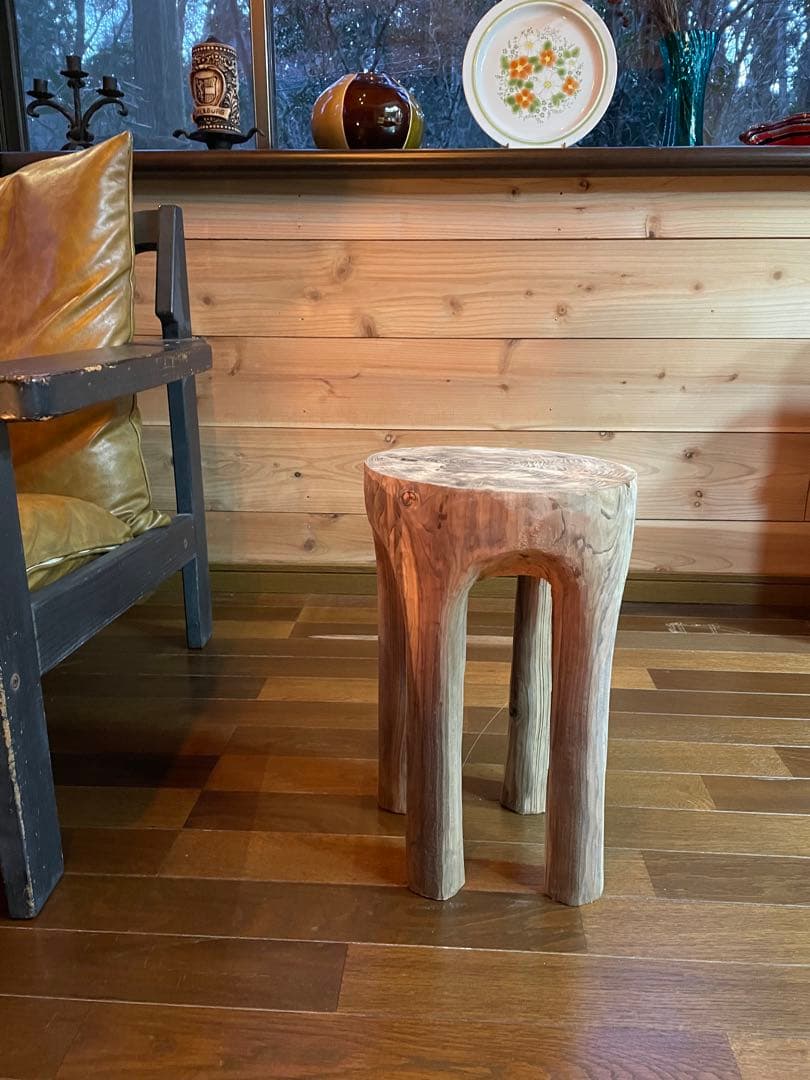 小さな4本足のスツール　杉