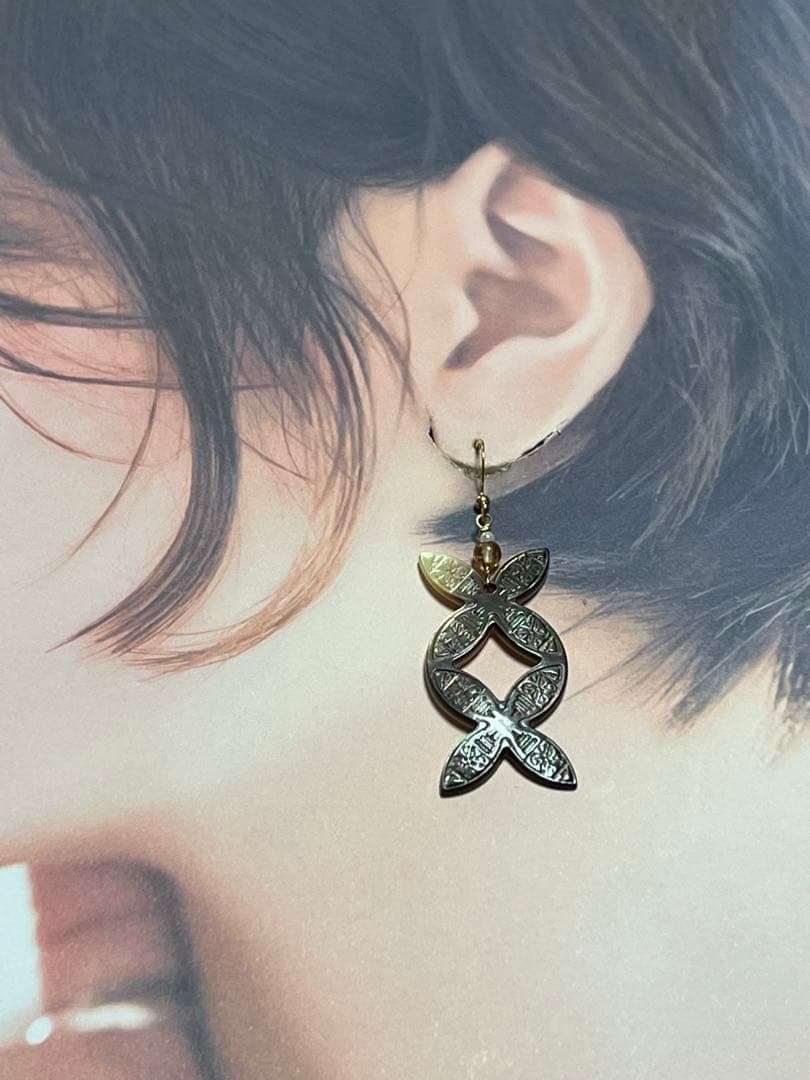 ブラック　マザーオブパール　ハワイアン カービング　淡水パール　14kgfピアス