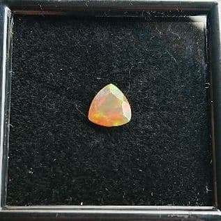 318 天然オパール0.73ct 宝石ルース