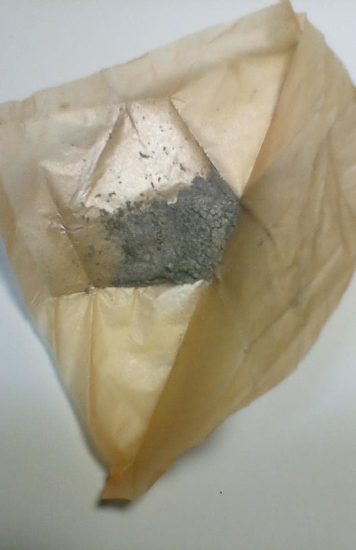 白金消粉(プラチナ泥)　正味壱瓦