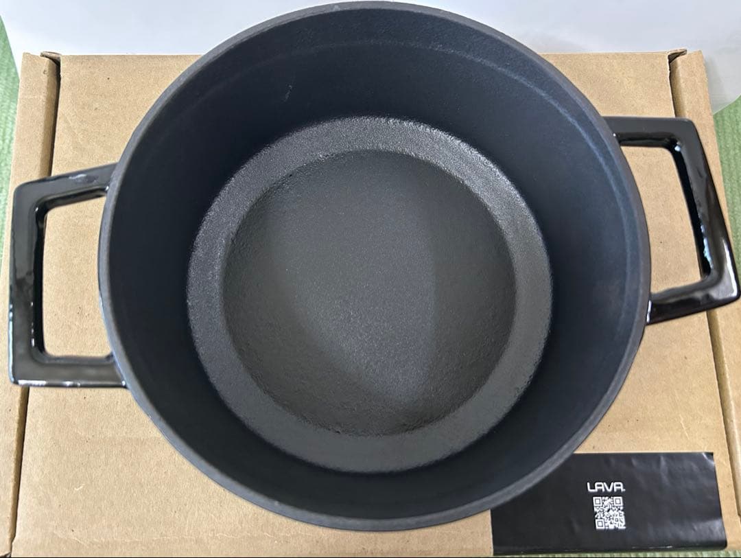 新品未使用ラウンドキャセロールLAVA 18cm両手鍋 無水調理 黒