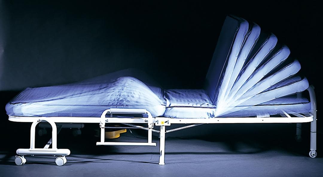 立ち座り楽ちん低反発メッシユ仕様収納式電動リクライニングベッド