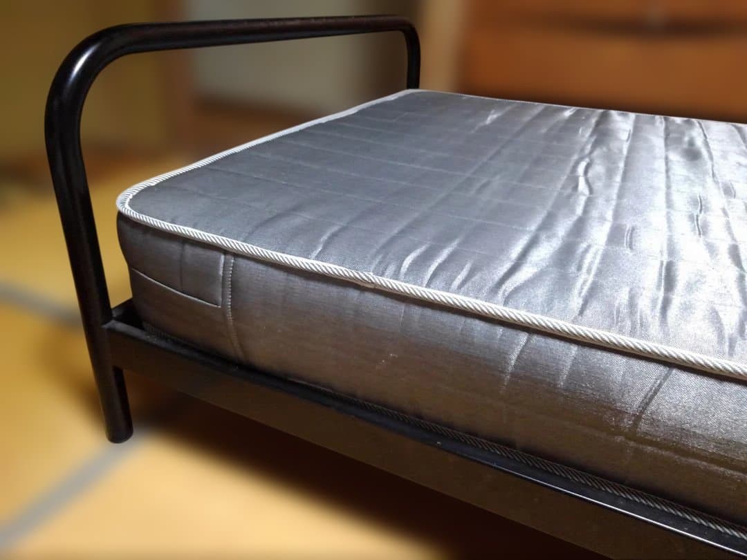 シングルベッド (マットレス付き)