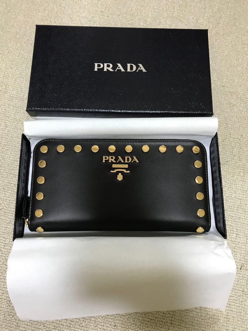 PRADA 財布