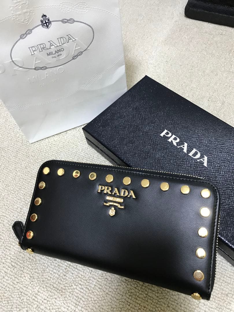 PRADA 財布