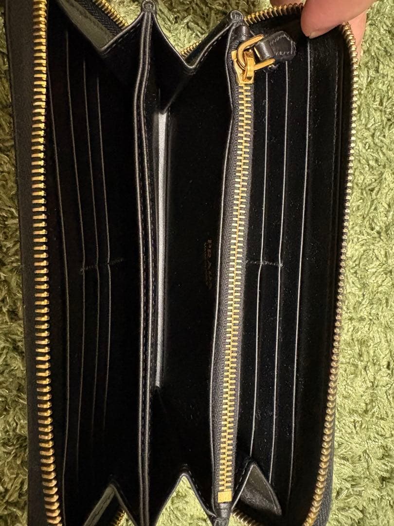 PRADA 財布