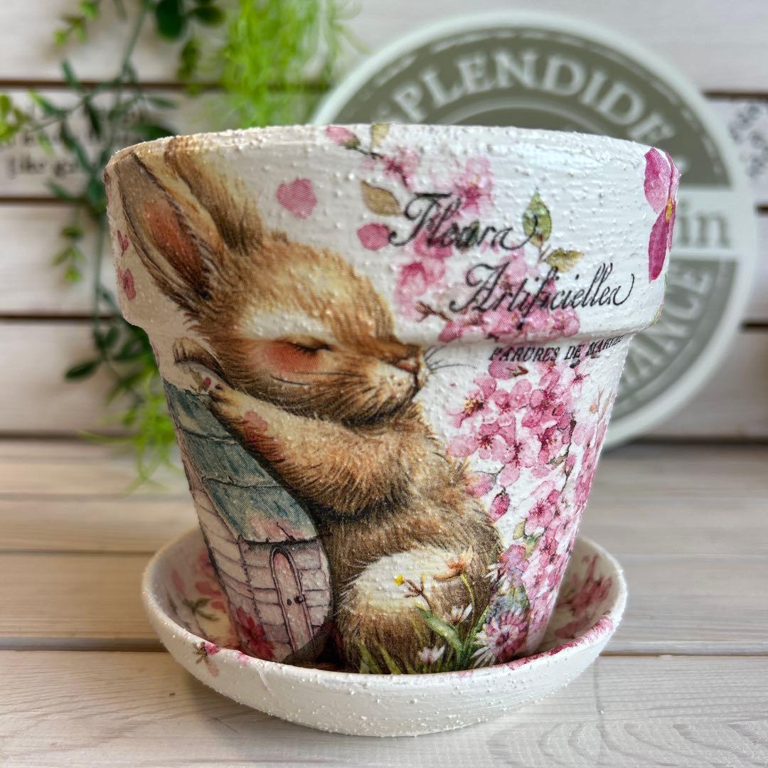 リメイク鉢 4号ふっくら丸鉢 黄色いたまごを抱いたうさぎさん と