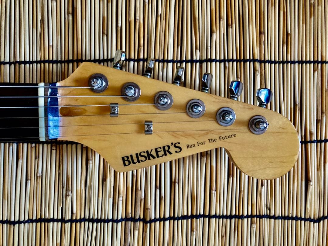 ☆美品 ローノイズで多機能搭載 BUSKERS SSH ST