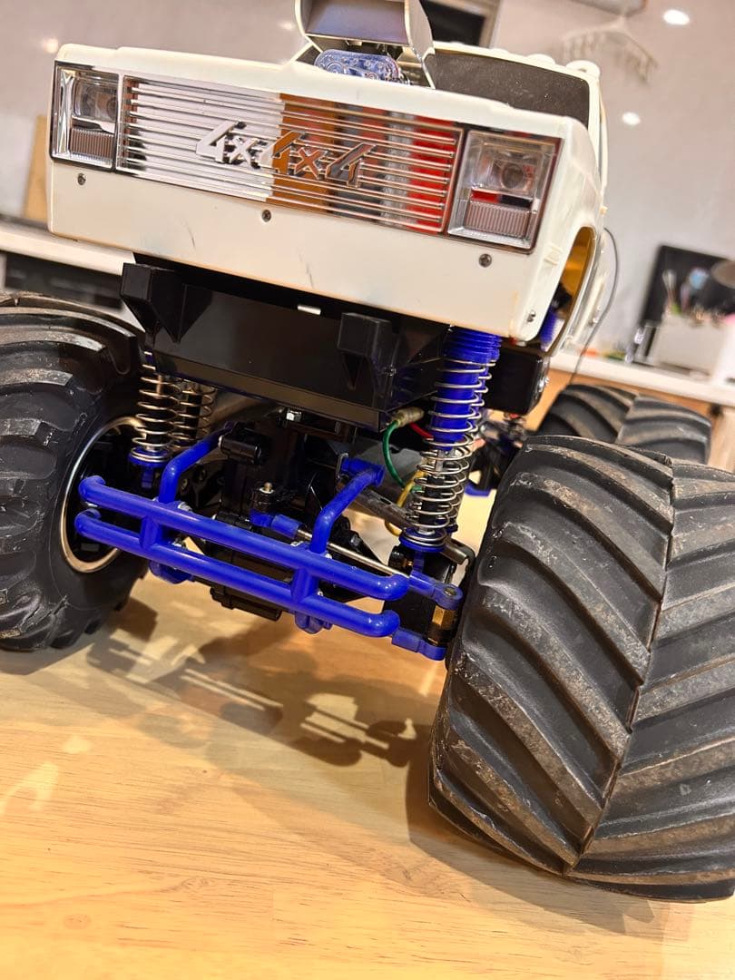 タミヤ/1/10 電動ラジコン　ピックアップトラック スーパークラッドバスター