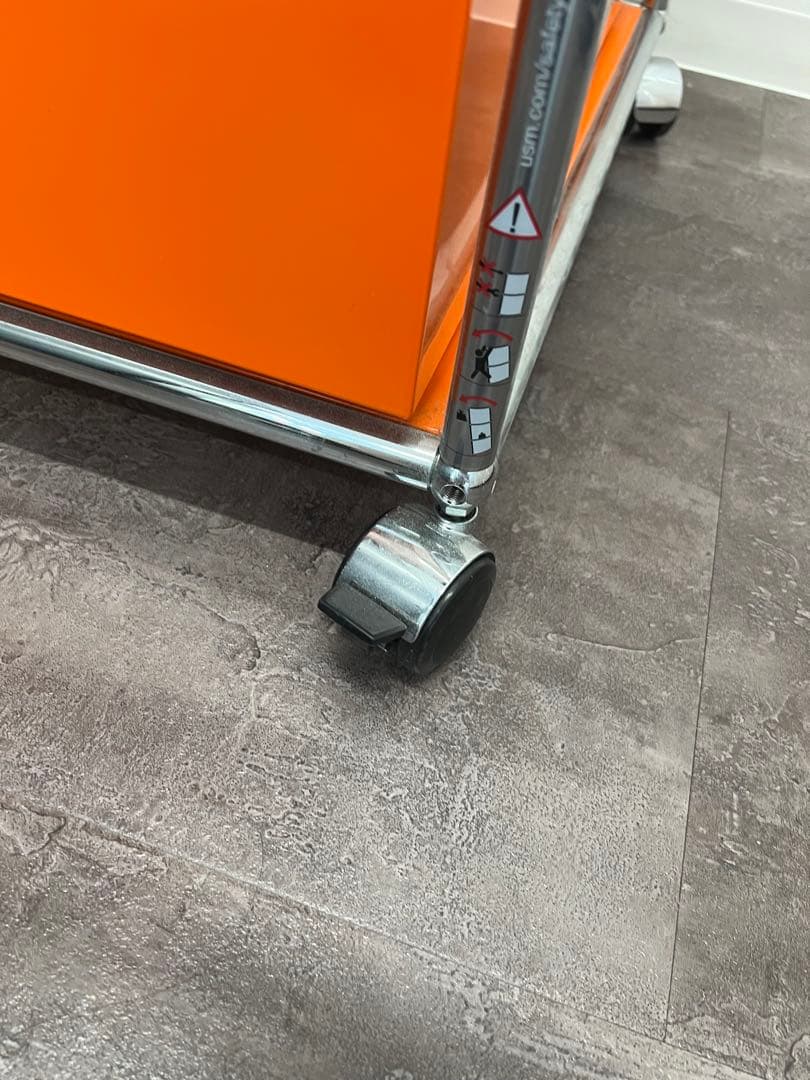 USM ワゴン　オレンジ スチールキャビネット 2段