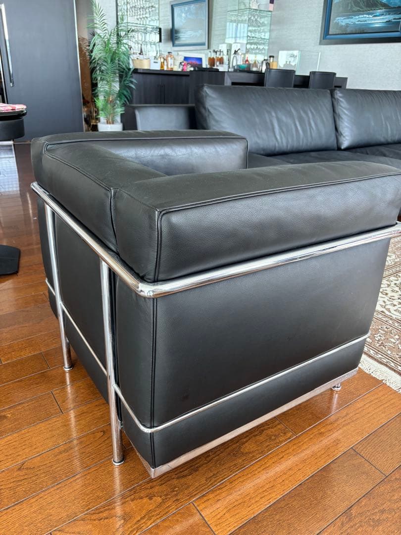 らぎ　カッシーナ　ブラックレザー 1人掛けソファ