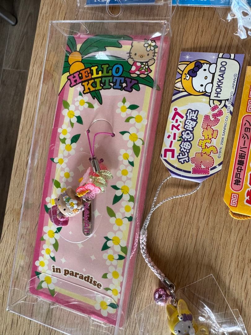 チ*王様 ハローキティ フィギュアストラップ 232➕4 地域限定多数