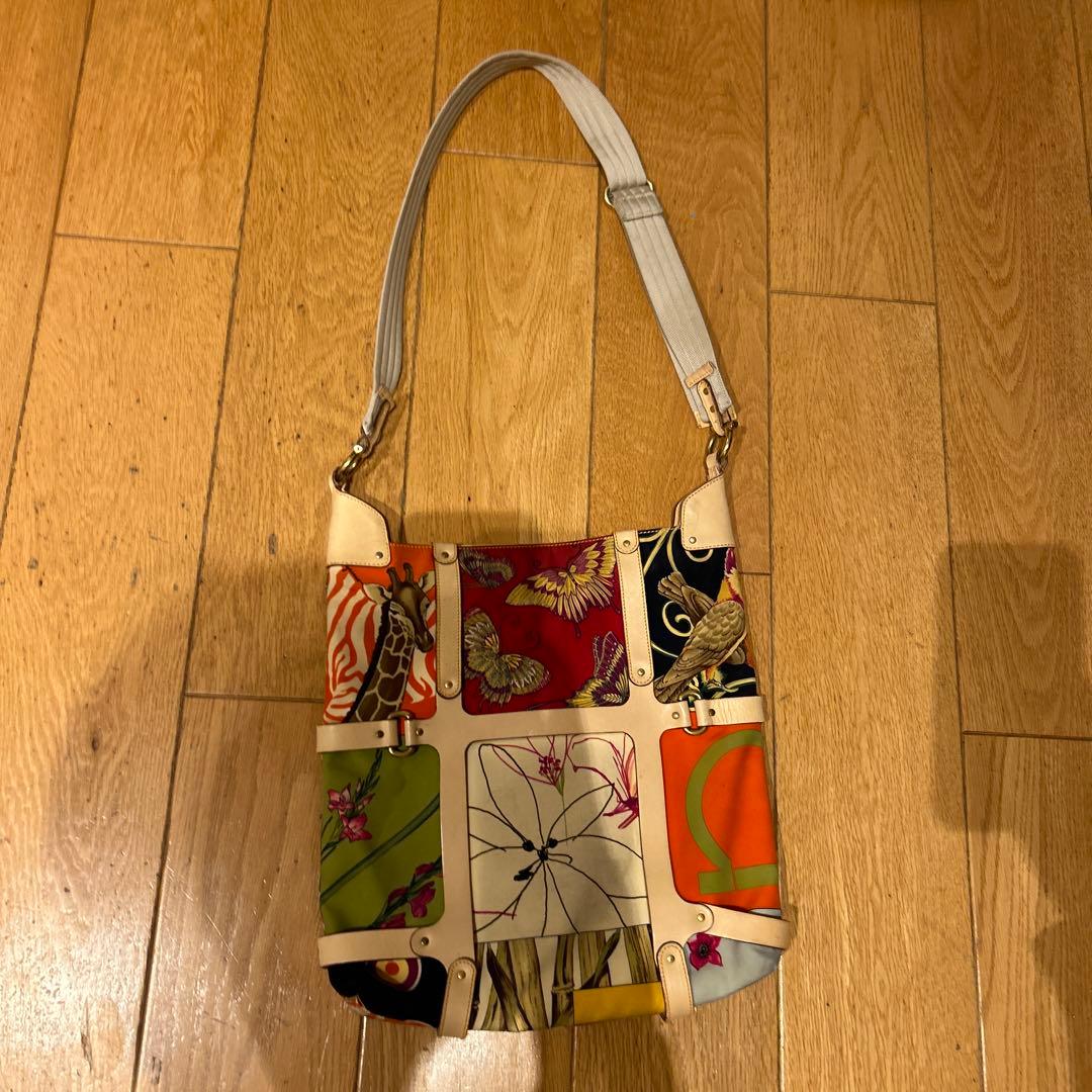 マ*マ様 フェラガモマルチカラー動物花メッセンジャーバッグ