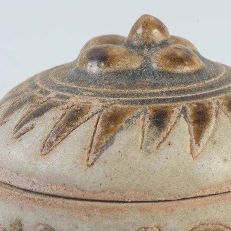 タイ古陶磁 スンコロク 宋胡禄 唐草文 盒子 香合 仕覆付 V 9902 - メルカリ