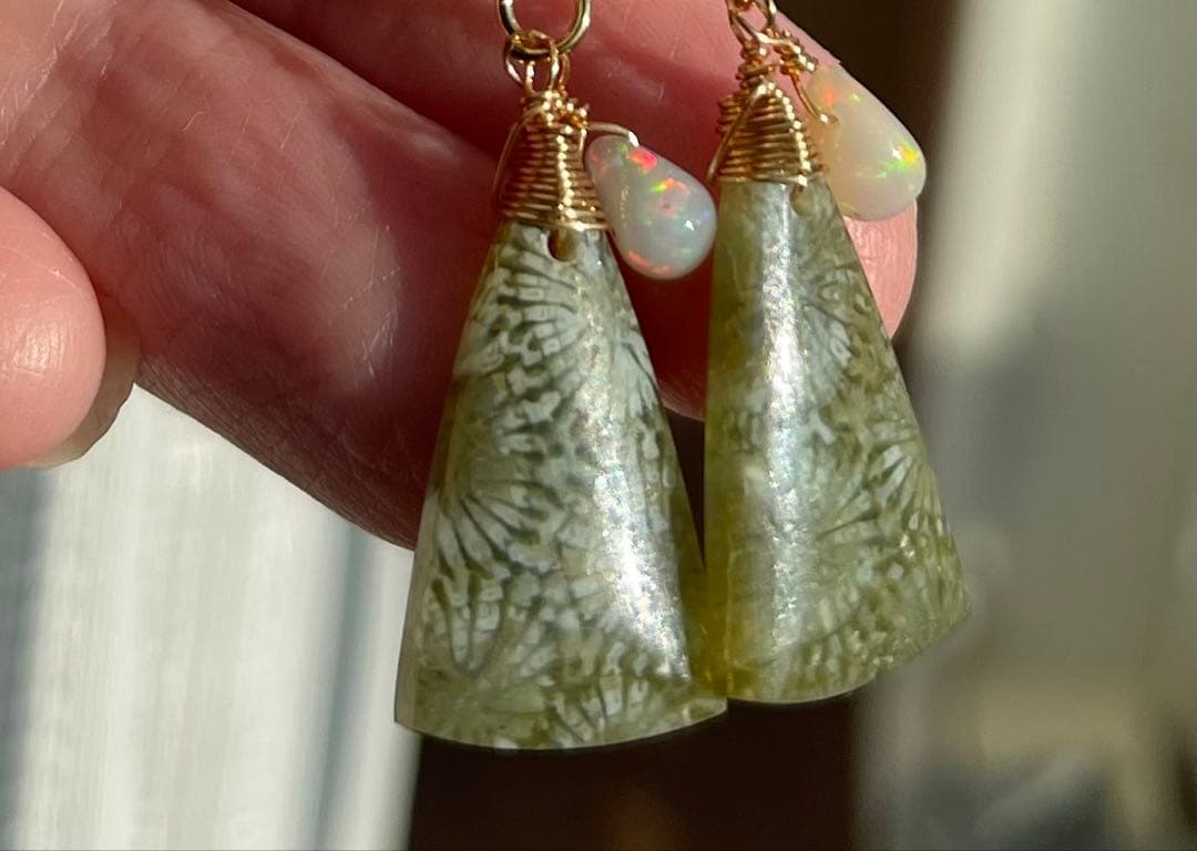 珍しい可愛いグリーンフォッシルのピアスチャーム☆小さめ