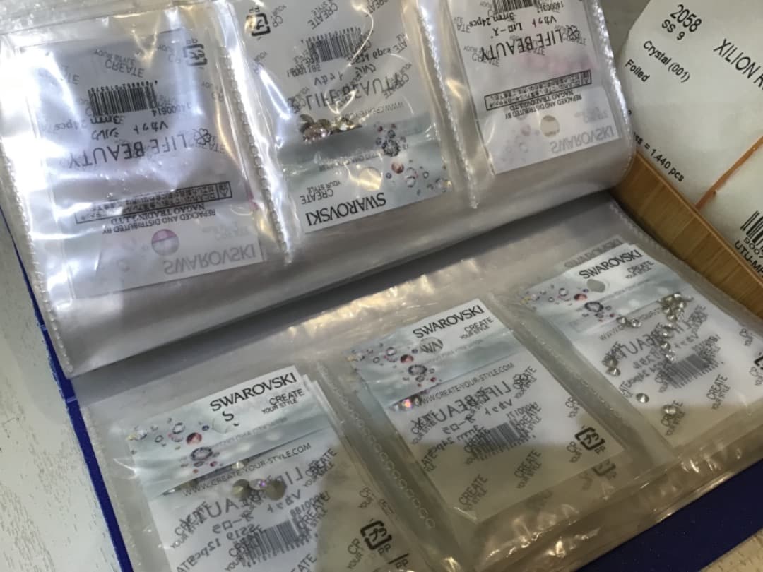 150種類以上SWAROVSKI スワロフスキー クリスタル ネイルパーツ