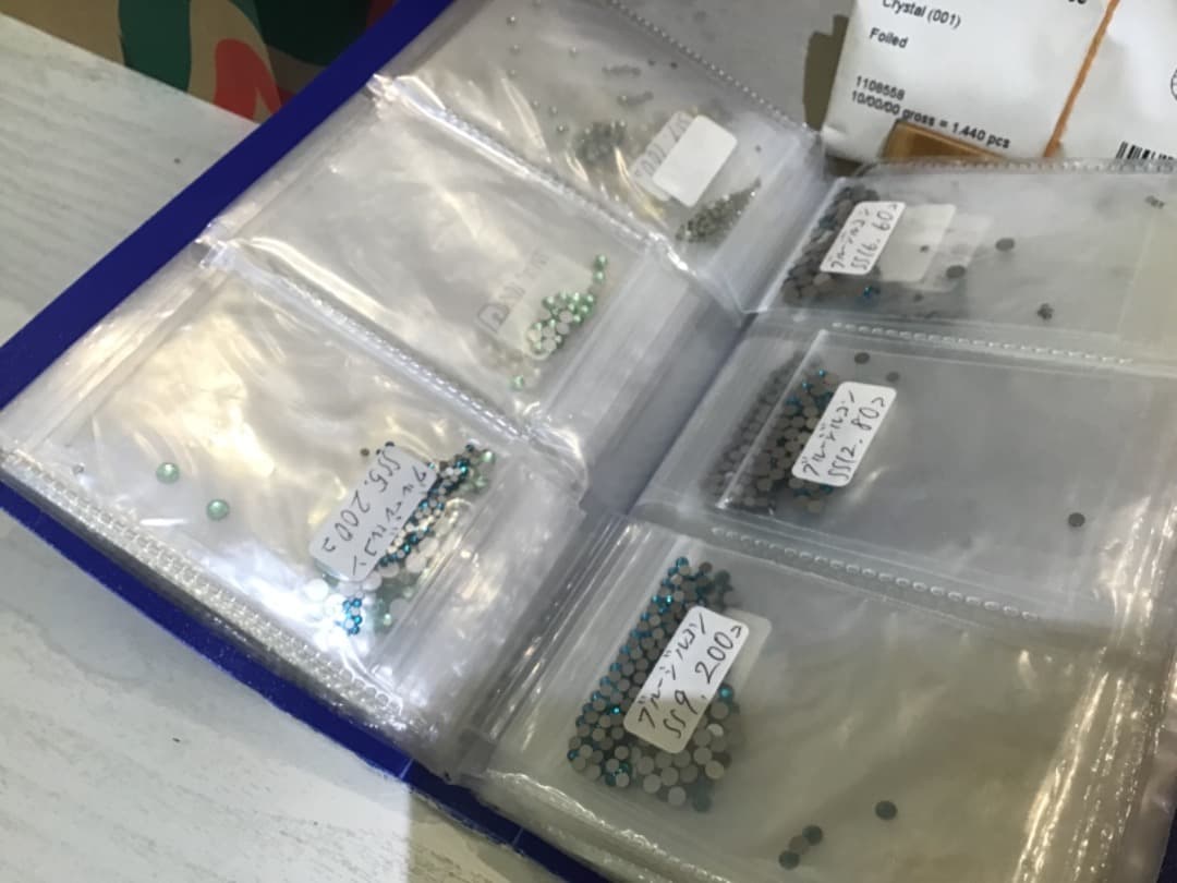 150種類以上SWAROVSKI スワロフスキー クリスタル ネイルパーツ