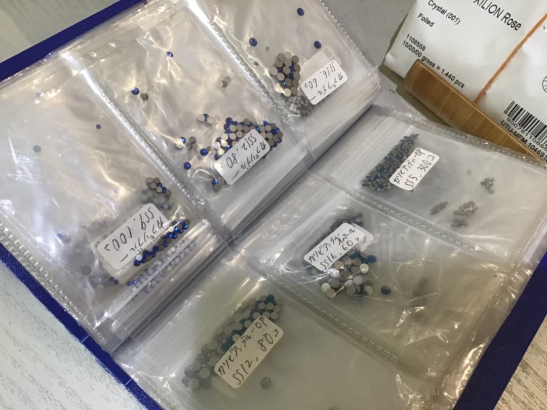 150種類以上SWAROVSKI スワロフスキー クリスタル ネイルパーツ
