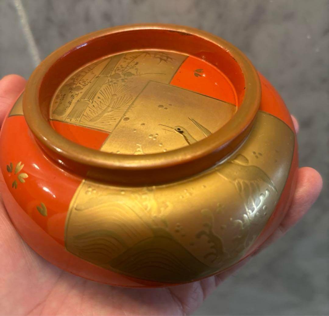 鶴や松竹梅が美しくふんだんに使われた金彩が美しい絢爛豪華な蒔絵