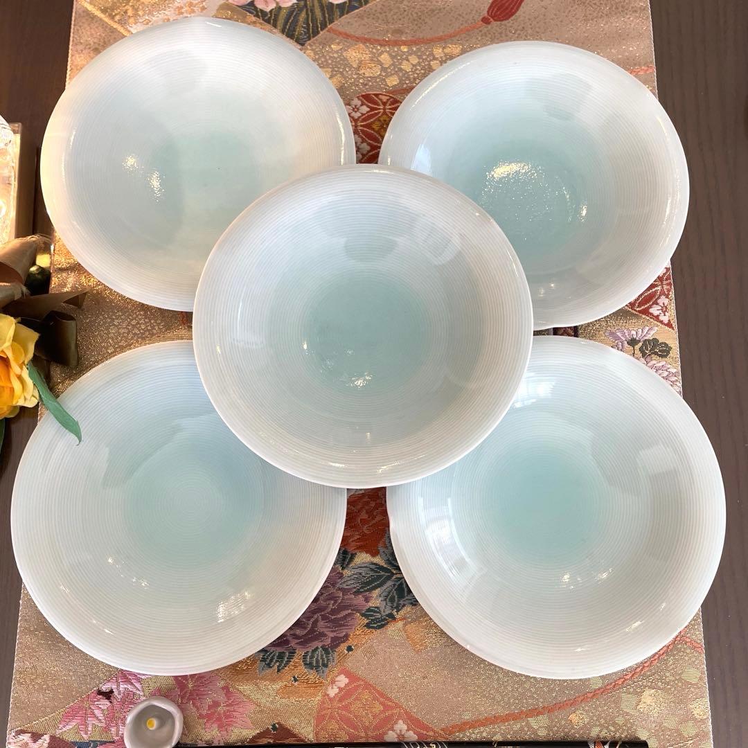 有田①藤巻製陶 青白磁 浅鉢5枚 ②変形三つ足皿5 枚③白磁 花びら型豆