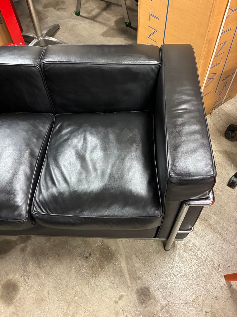 ル・コルビジェLC2 3人掛けソファです‼️