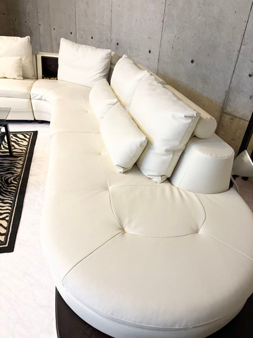 新品！シンプルモダン・ホワイトコーナーソファー！物入れ・クッション付き