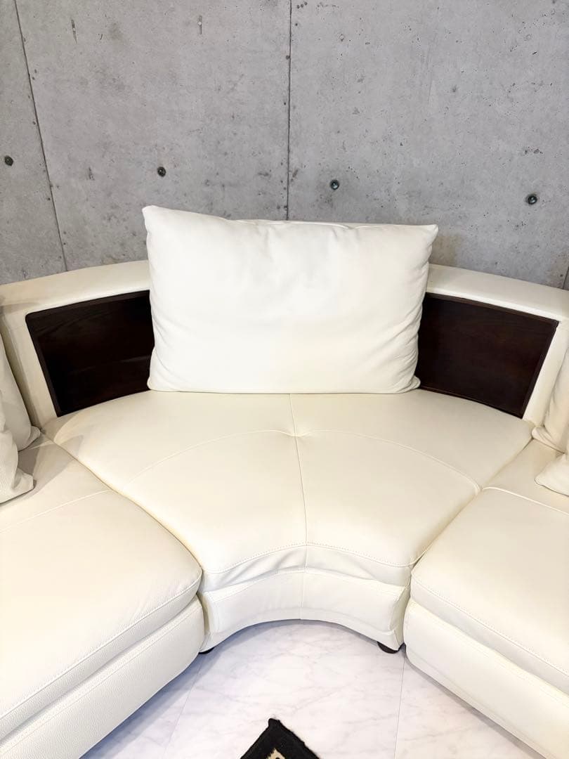 新品！シンプルモダン・ホワイトコーナーソファー！物入れ・クッション付き