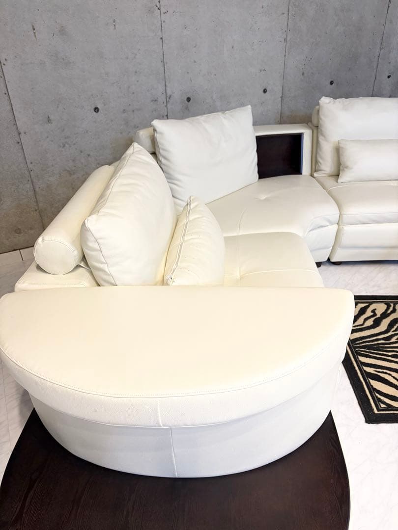 新品！シンプルモダン・ホワイトコーナーソファー！物入れ・クッション付き