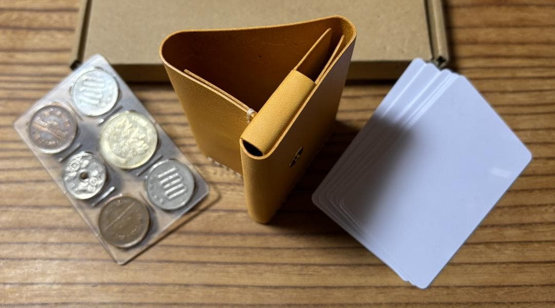 ハンドメイド財布　カードサイズにカード7枚、6枚、お札5枚収納可能