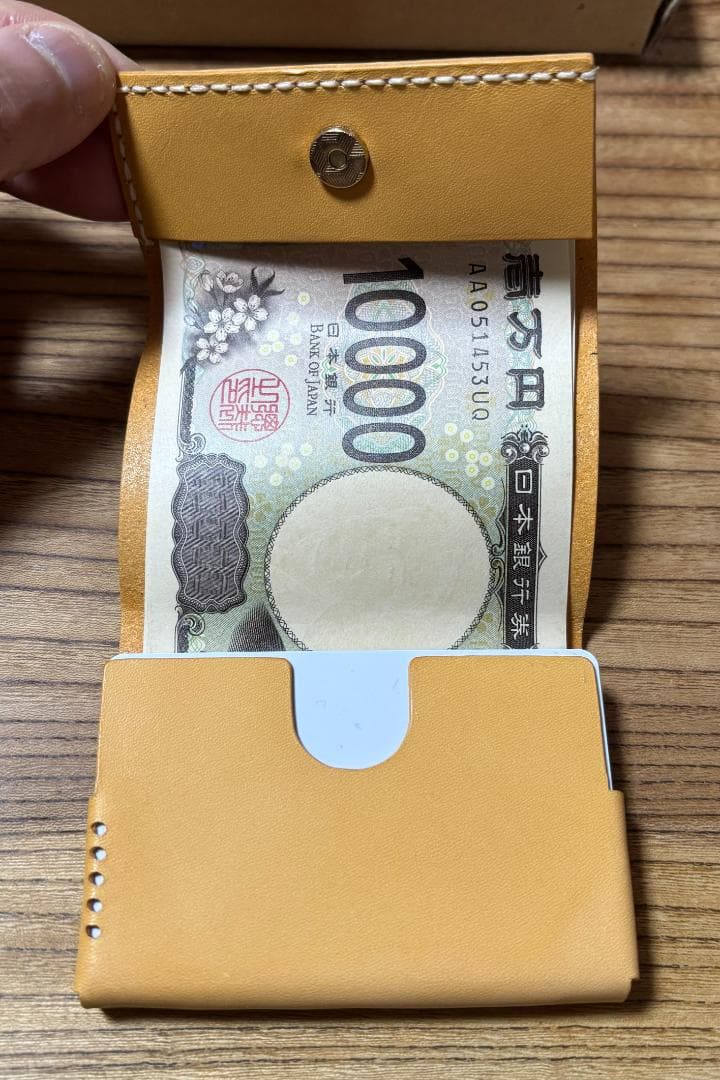 ハンドメイド財布　カードサイズにカード7枚、6枚、お札5枚収納可能