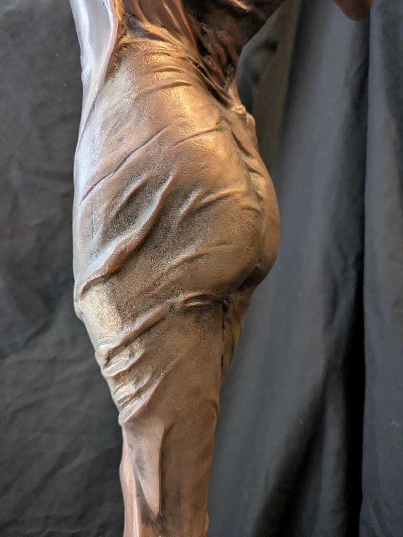 セミ・ヌードブロンズ像高さ約98cm