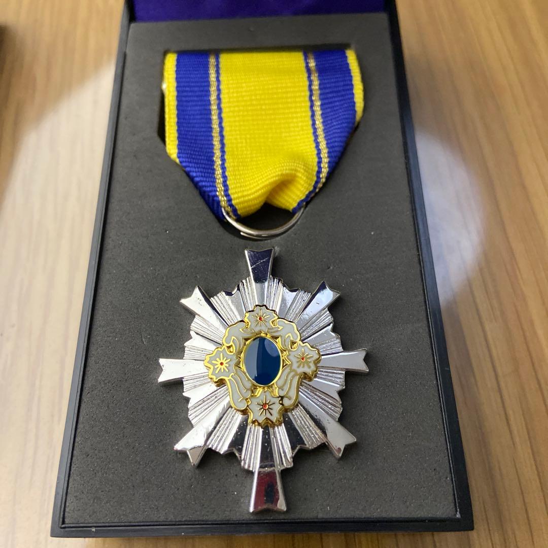 （売れないので更に値下げ）第3級防衛功労章頂いたものです。