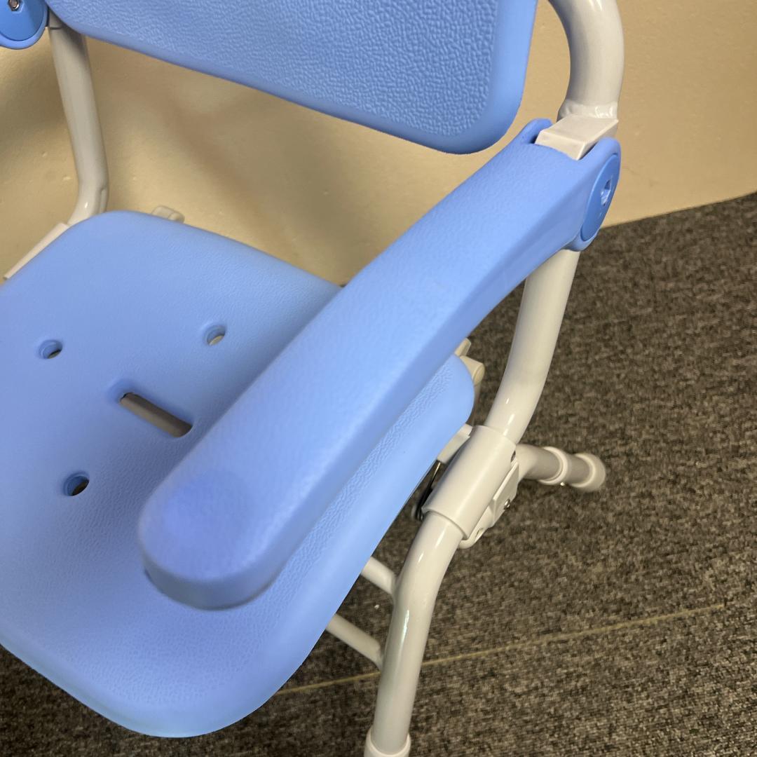 ほぼ未使用　パナソニック　折りたたみ式　入浴用椅子　PN-L41831