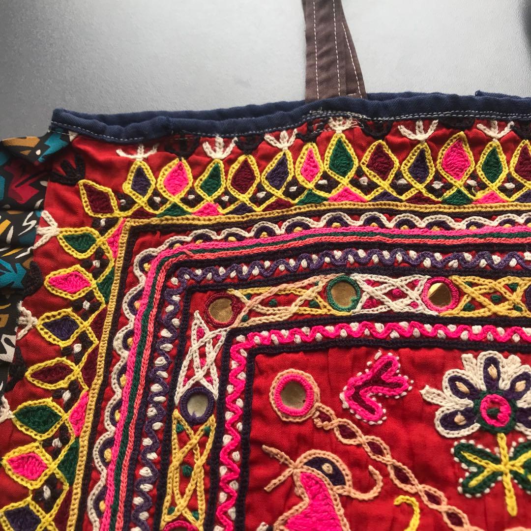 【インド・ラバリ民族】手刺繍・カラフルトートバッグ