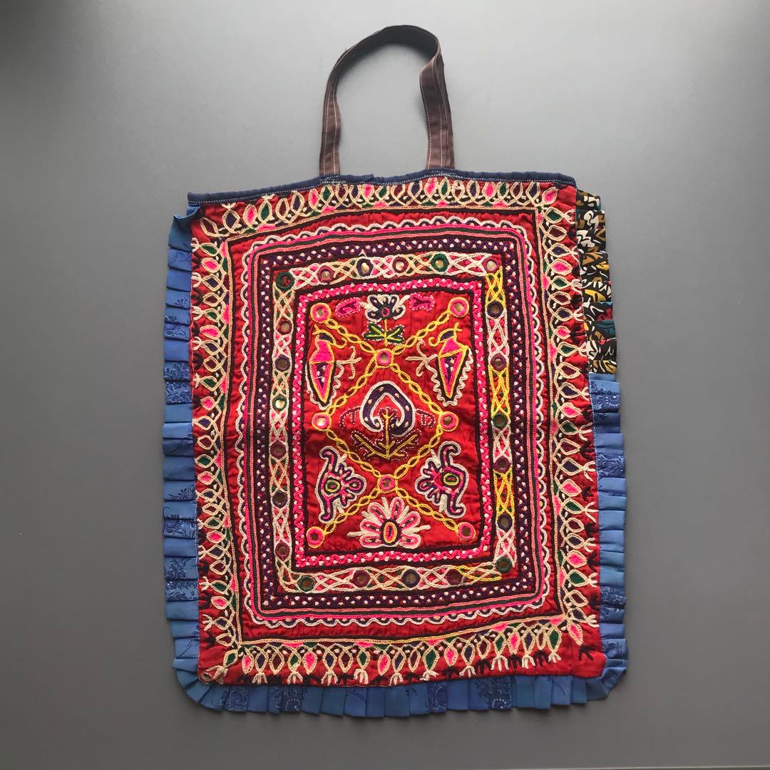 【インド・ラバリ民族】手刺繍・カラフルトートバッグ
