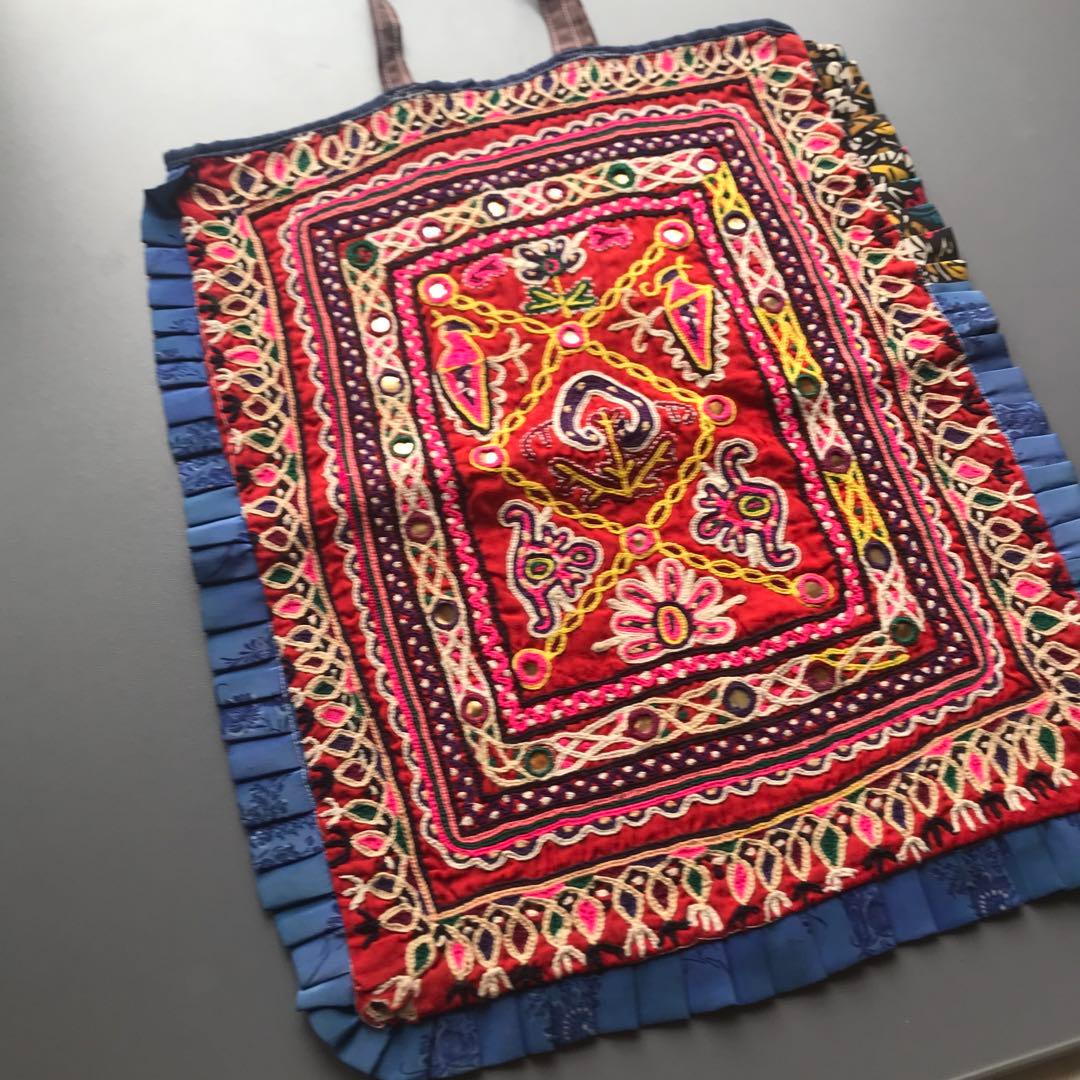 【インド・ラバリ民族】手刺繍・カラフルトートバッグ