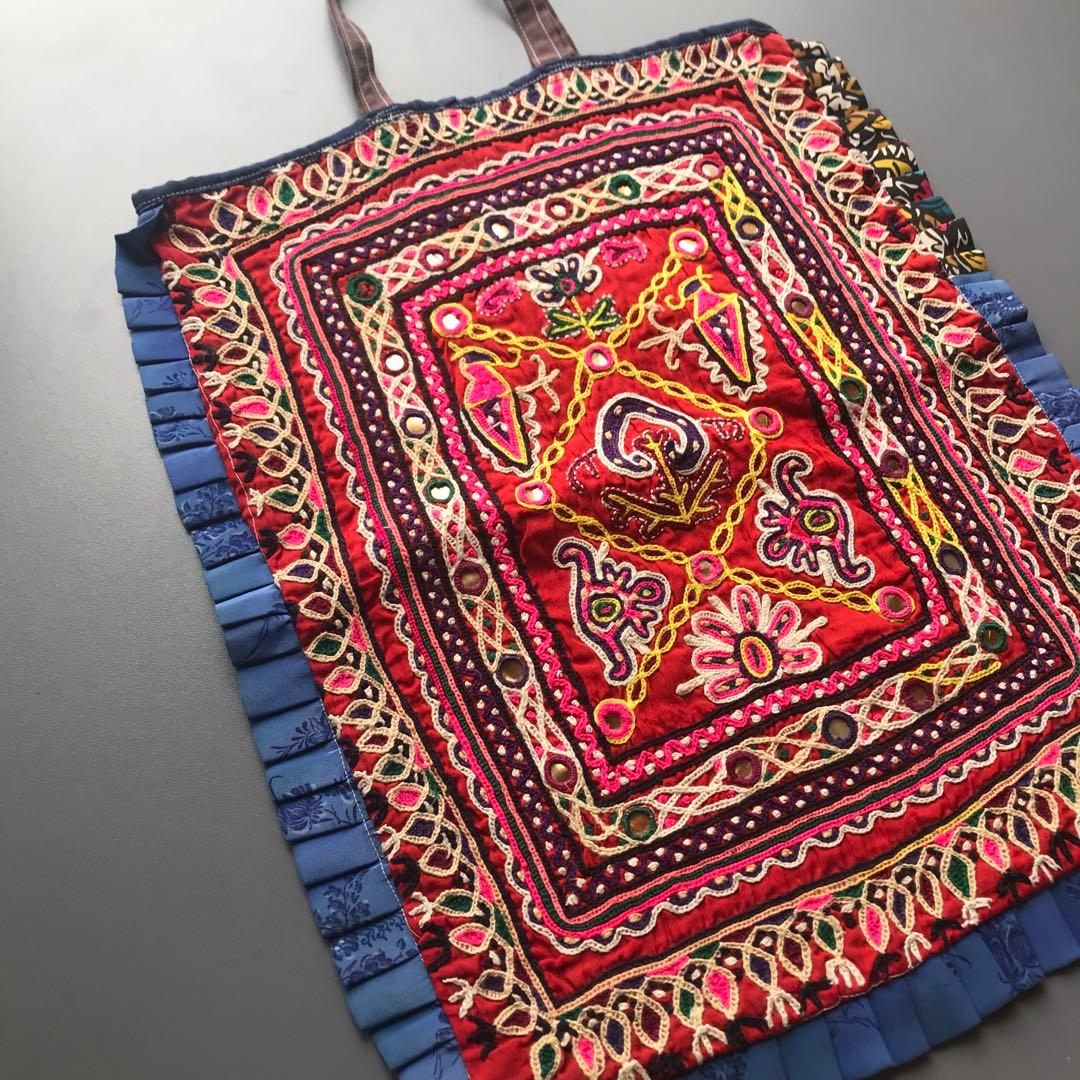 【インド・ラバリ民族】手刺繍・カラフルトートバッグ
