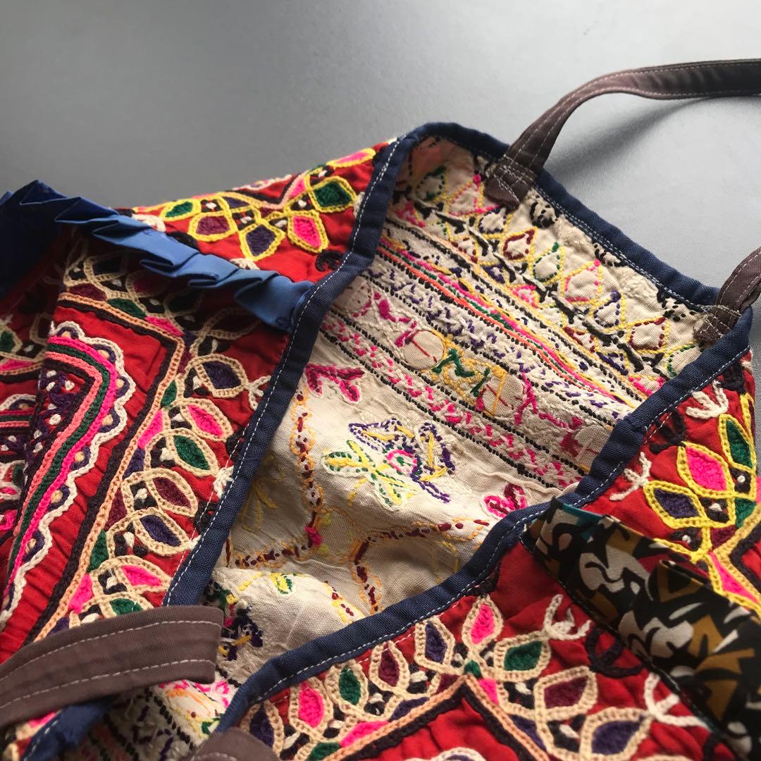【インド・ラバリ民族】手刺繍・カラフルトートバッグ