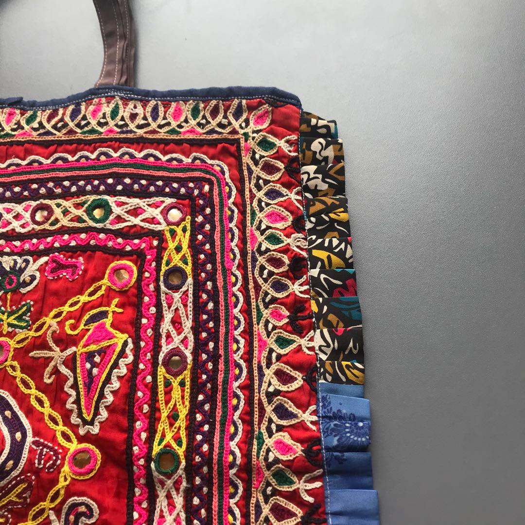 【インド・ラバリ民族】手刺繍・カラフルトートバッグ
