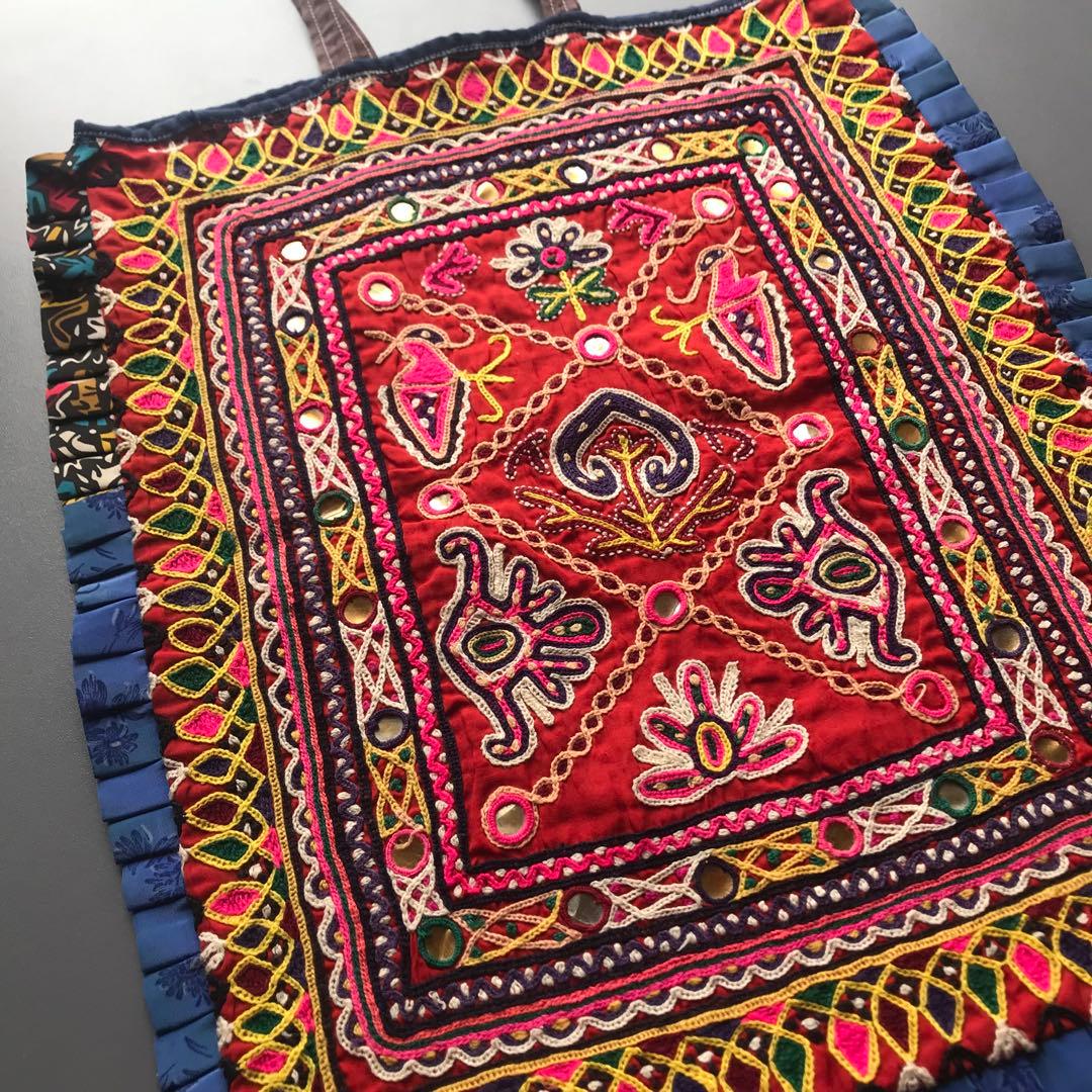 【インド・ラバリ民族】手刺繍・カラフルトートバッグ