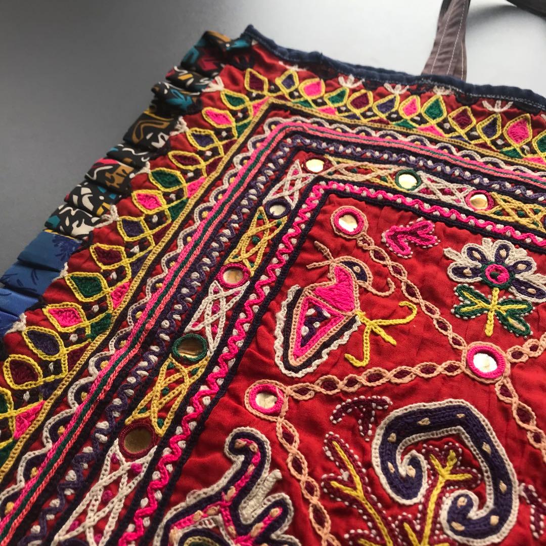 【インド・ラバリ民族】手刺繍・カラフルトートバッグ