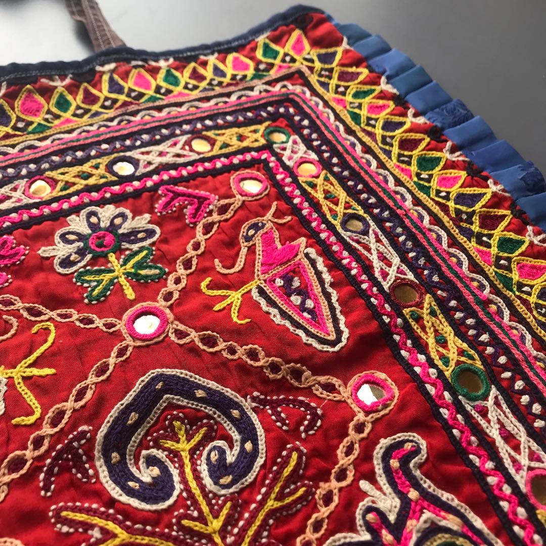 【インド・ラバリ民族】手刺繍・カラフルトートバッグ