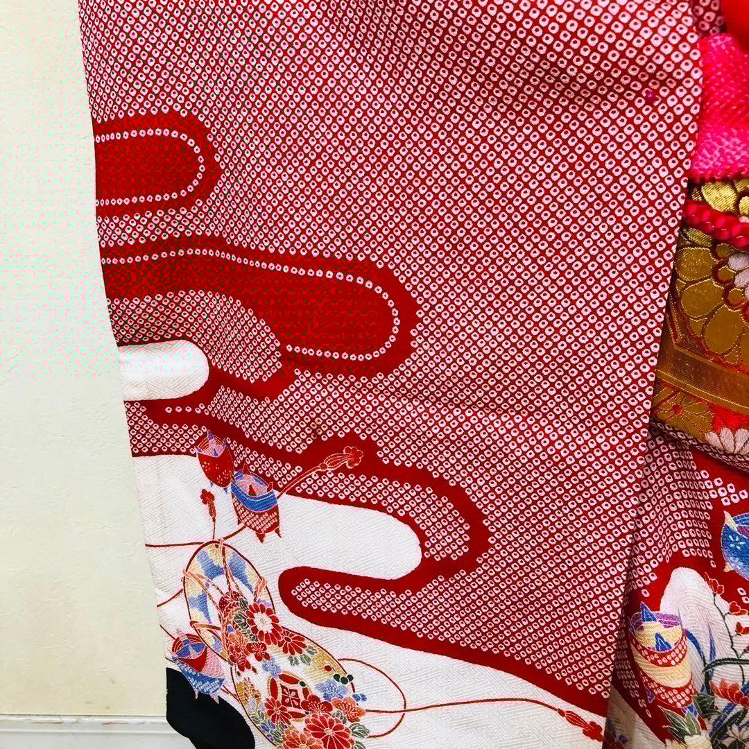 七五三 七歳‼️正絹絞り豪華絢爛‼️手毬花々金彩煌びやか際立つ銘品‼️作り帯楽々人気