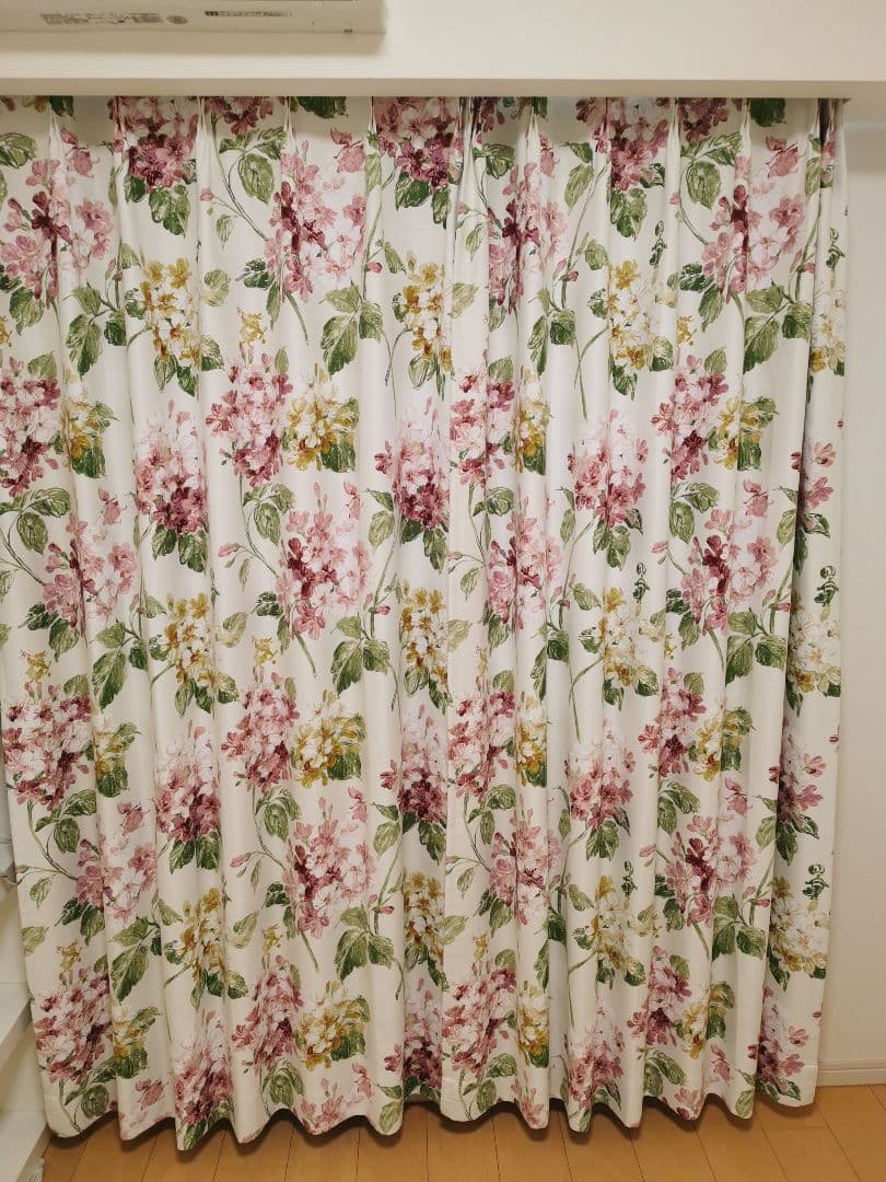 ディズニー】厚地遮光カーテン・アジサイ「ふしぎの国のアリス」