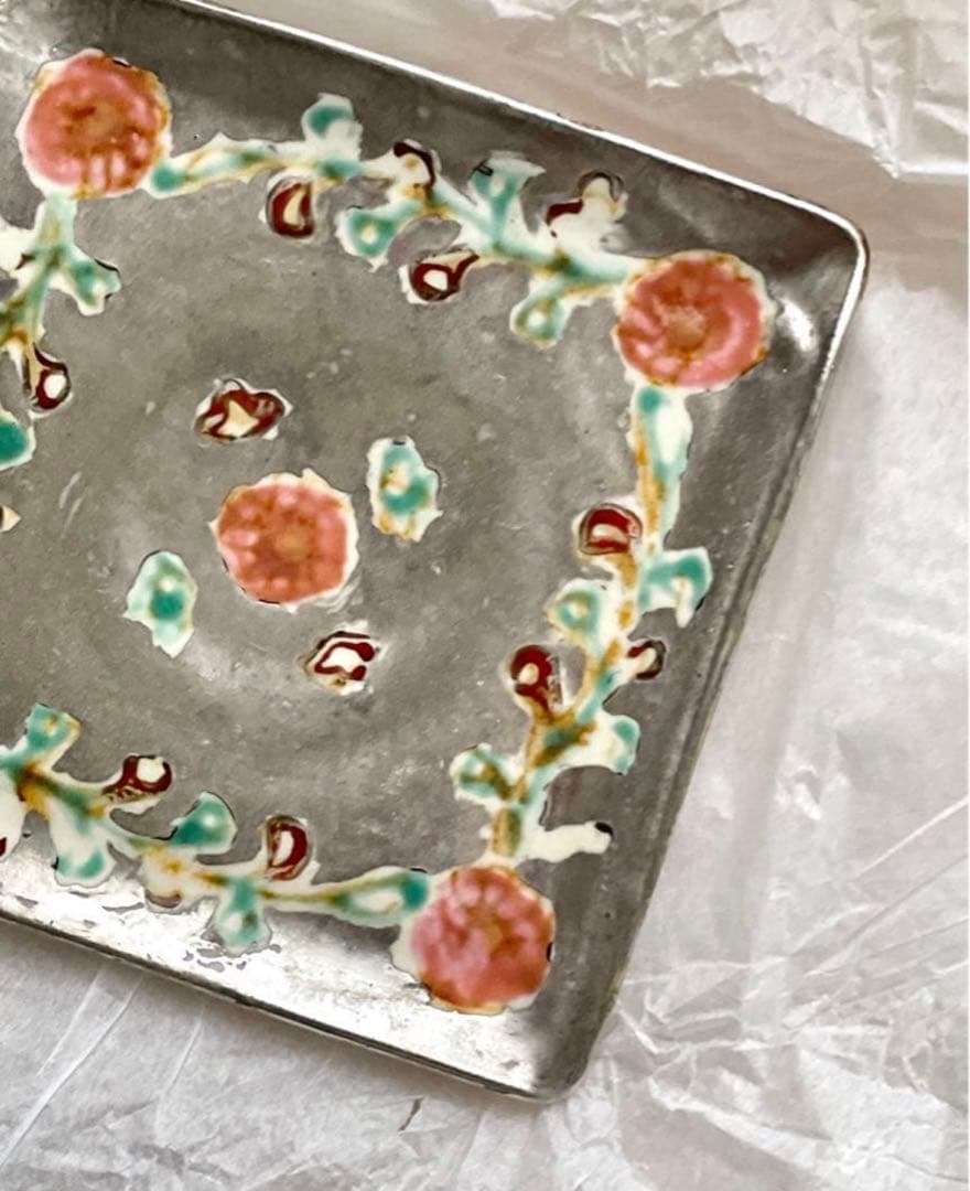 伊藤聡信 さん 銀彩色絵 角皿 菓子皿 ピンクの花