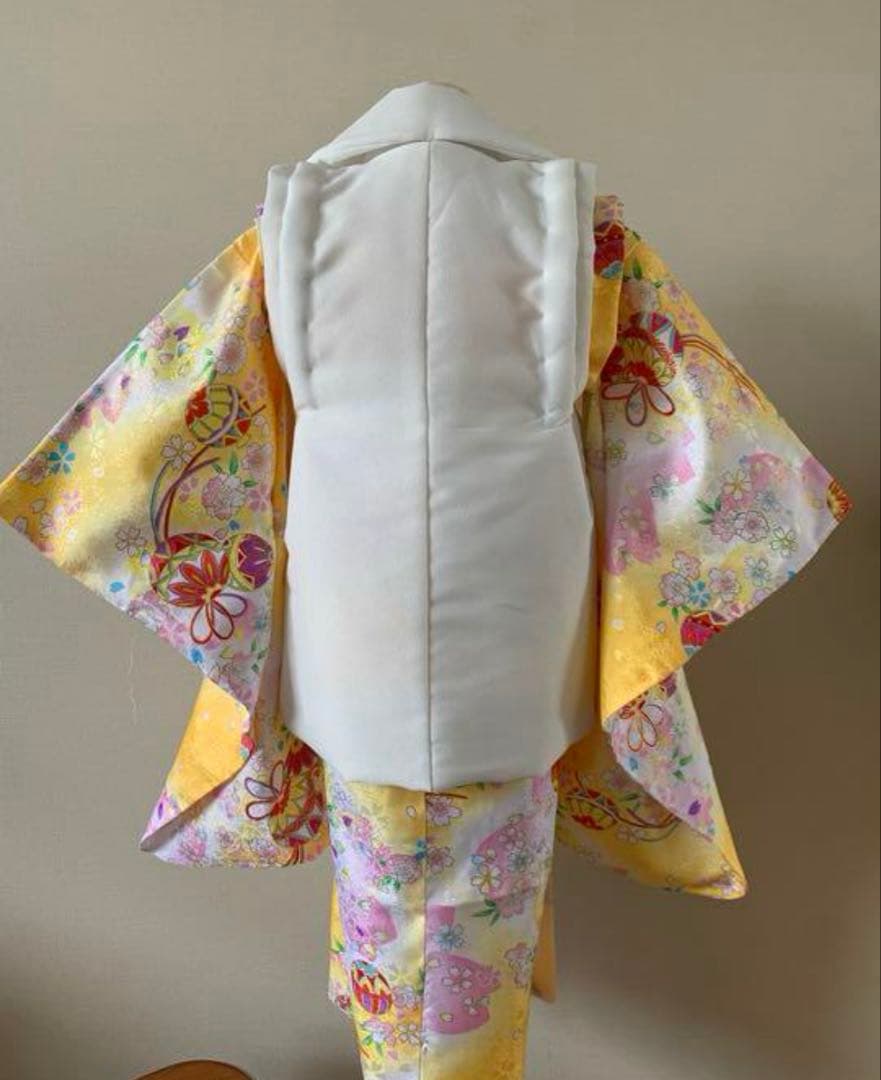 七五三に★明るい黄色に鞠と桜の着物　三歳のお祝い着　髪飾り付き