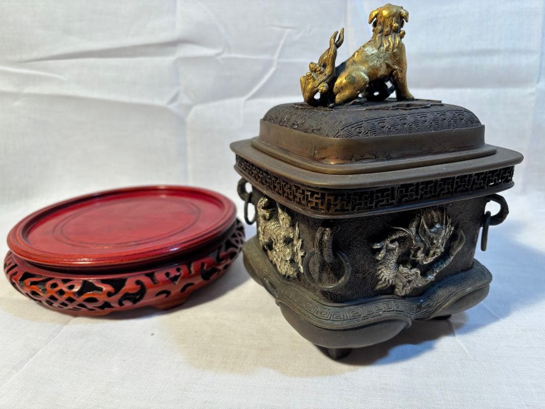香炉　重さ≒3.6㎏　高さ≒19㎝　炉蓋幅≒14㎝