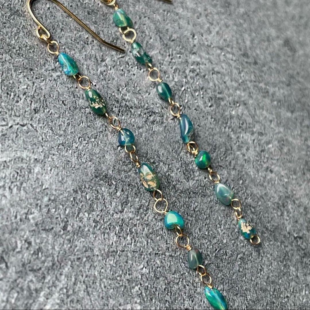 ブルーグリーン カラーハートオパール ロングピアス 母岩つき