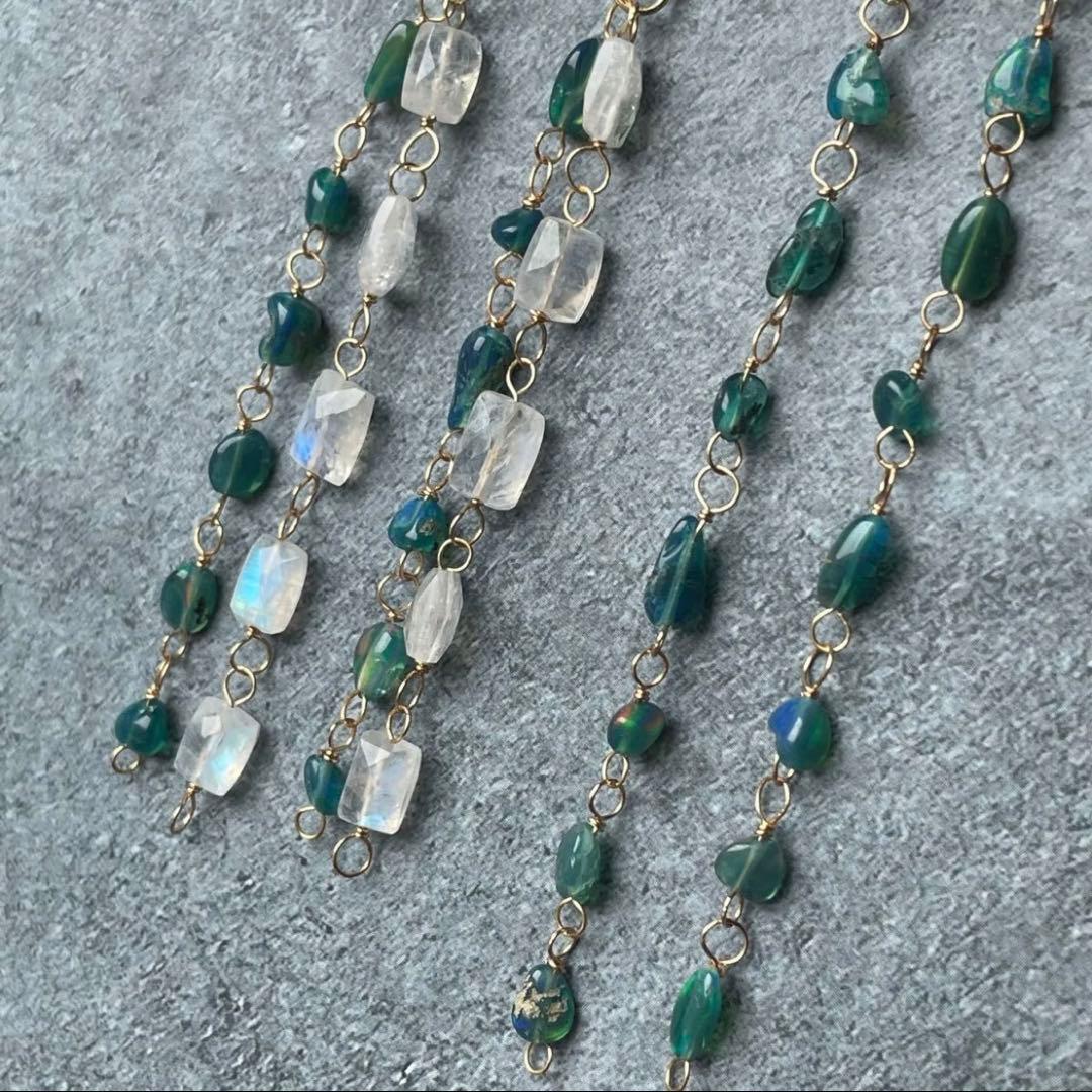 ブルーグリーン カラーハートオパール ロングピアス 母岩つき