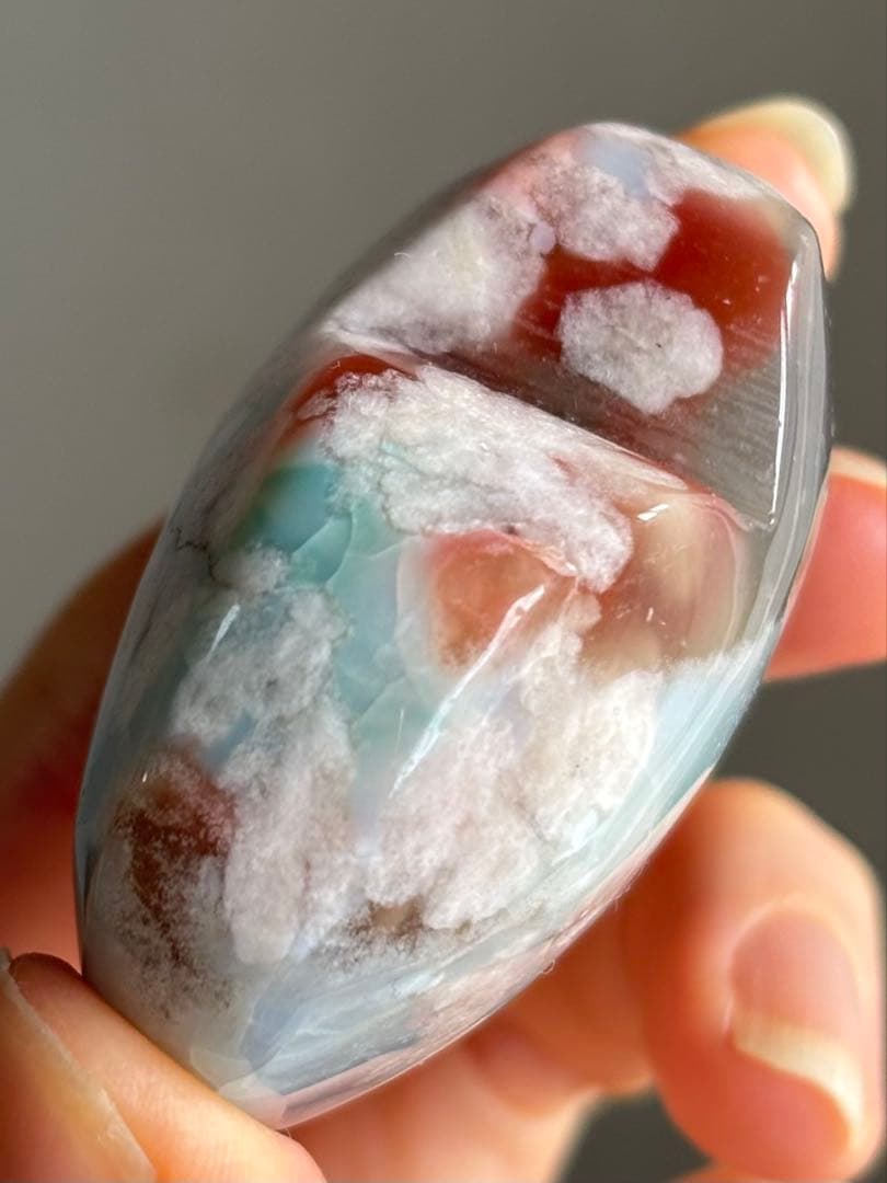 高品質　グリーン桜瑪瑙　赤入り　大きめぷっくりハート　握り石